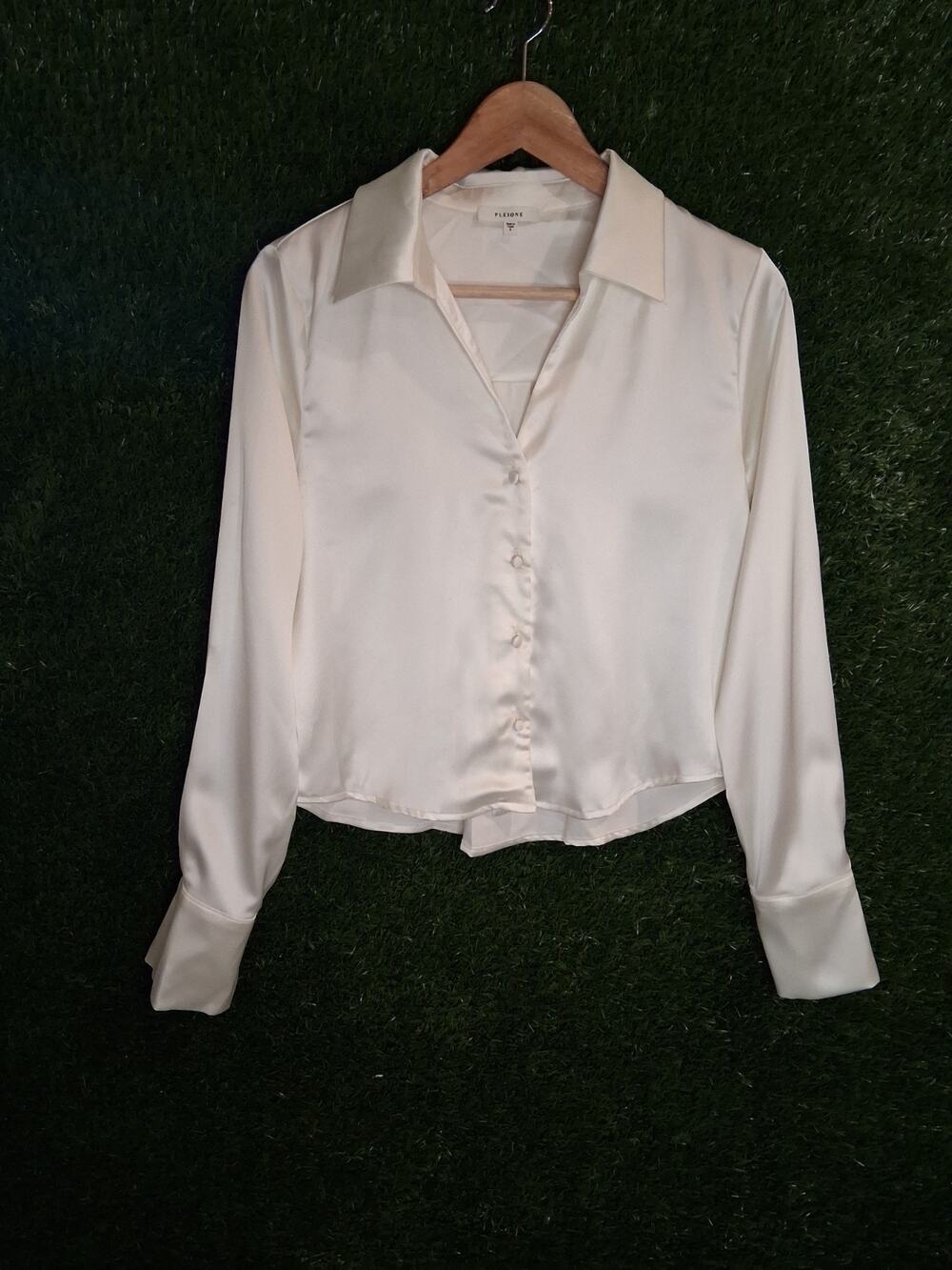 Pleione Ivory Satin Blouse Size Small White Glossy Button Down Crop Top Shirt S
